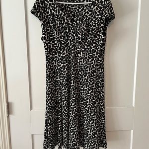 Cap sleeve black and cream dress